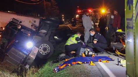 Un Semi Remorque Se Renverse Sur Le Chemin Saint Dominique