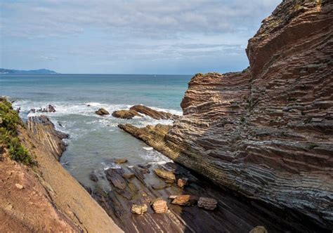 El Flysch De Acantilado En Zumaia Pa S Vasco Espa A Imagen De