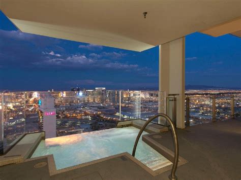 Palms Place Penthouse Hanging Jacuzzi On 57th Floor Pretty Vegas Hotel Suites Pinterest