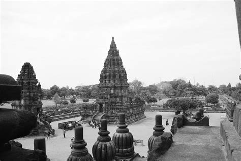 Low Angle View of Temple at Night · Free Stock Photo