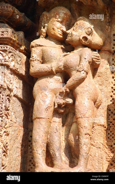 Escultura Erótica Templo Del Sol De Konarak En Orissa En La India