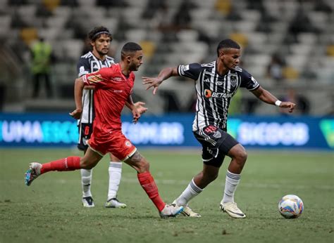 Atl Tico Sofre Virada Para A Patrocinense Na Estreia Do Mineiro R Dio