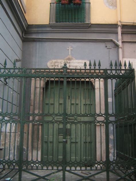 La Chiesa Di Santa Caterina Della Spina Corona E La Fontana Delle Zizze