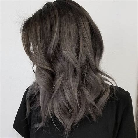 7 Rekomendasi Warna Rambut Ash Grey Wanita Untuk Tampil Lebih Kece