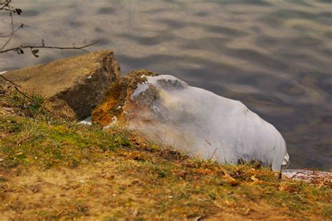 Aux Lacs De Viry Ch Tillon Un Petit Bloc De Glace Flickr