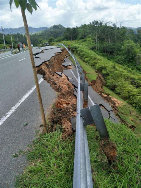 Tanah Runtuh Di Jalan Sungai Koyan Cameron Highlands Kes Berita Harian