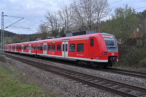 Nachschuß auf den 425 753 1 der als S1 nach Kaiserslautern am Abend des