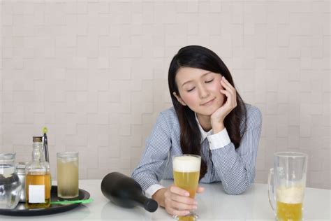 【薬剤師が解説】二日酔いに効果的な市販薬は？症状があるとき・悪酔い予防などシーン別に9選紹介 Eparkくすりの窓口コラム｜ヘルスケア情報