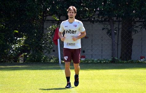 SPNet Rodrigo Caio do São Paulo está na lista de suplentes da