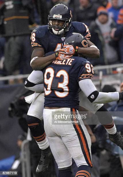 Chicago Bears Tank Johnson Photos and Premium High Res Pictures - Getty ...