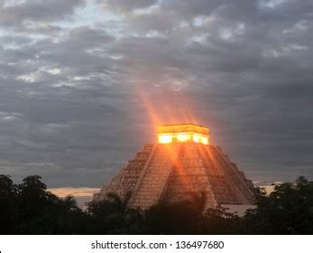 Maya Pyramid Mexico Stock Photo 136497680 | Shutterstock