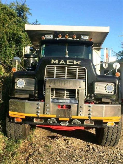 MACK. R-Model, Dump-Truck. in 2023 | Mack dump truck, Dump trucks, Mack ...