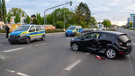 Offenbach Unfall mit Polizeiwagen Marburg Überfall auf Apotheke