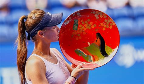 What is Tokyo champion Veronika Kudermetova's connection to Russian ...