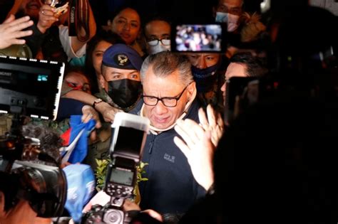 La Jornada México Resguarda En Embajada A Jorge Glas Ex Vicepresidente De Ecuador