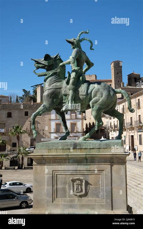 La estatua ecuestre del conquistador Francisco Pizarro González Plaza