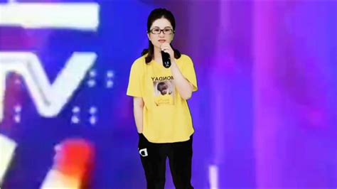 美女幽默逗乐全场，模仿不同的声音，深情演唱多首歌曲，太好听了【梅子8x3u】 Youtube