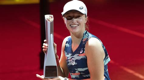 Iga Swiatek Beats Aryna Sabalenka To Win Her Fourth Straight Wta Title