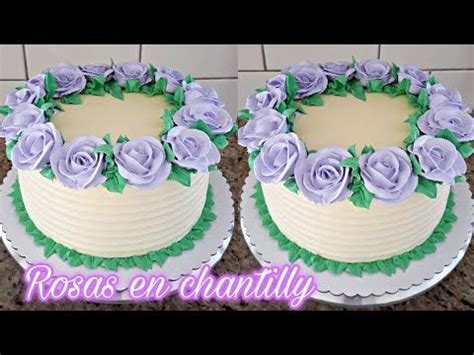 Pastel En Chantilly Con Rosas En Cantilly Relleno De Durazno Con Crema