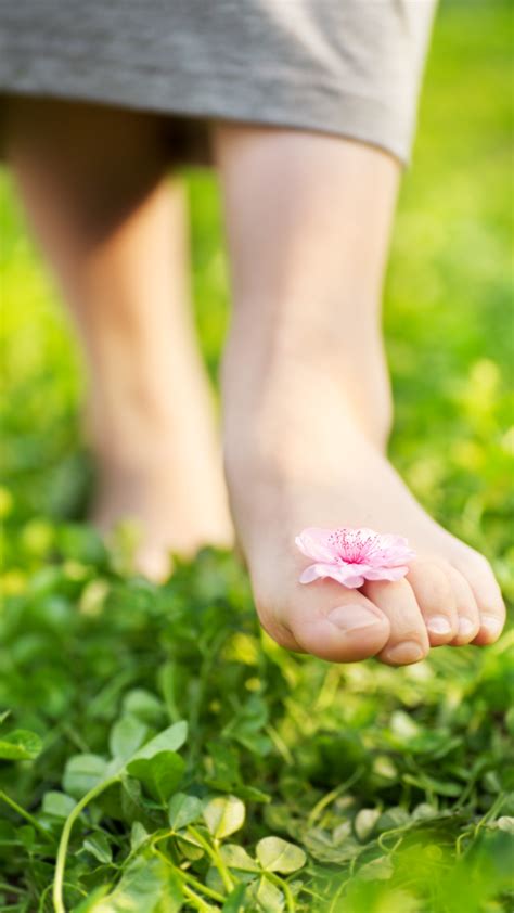 Benefits Of Walking Barefoot On Grass