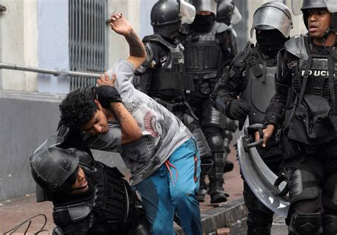 Fuerte Violencia Policial En Protestas De Ecuador Red Radio