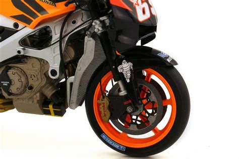 Honda RC211V Moto GP 2006 Repsol Nr 69 Nicky Hayden Minichamps 122