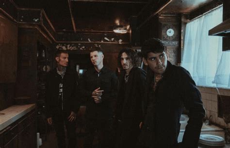 CROWN THE EMPIRE No Longer Touring With MOTIONLESS IN WHITE BLACK VEIL