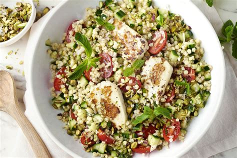 Fregola Sarda Salade Met Grillkaas Honing En Pistachenoten Recepten