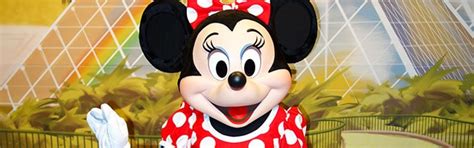 Minnie Mouse Epcot meet and greet | KennythePirate.com