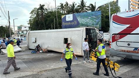 Vuelca camión de pasaje Saeta en bulevar de Boca del Río hay 3