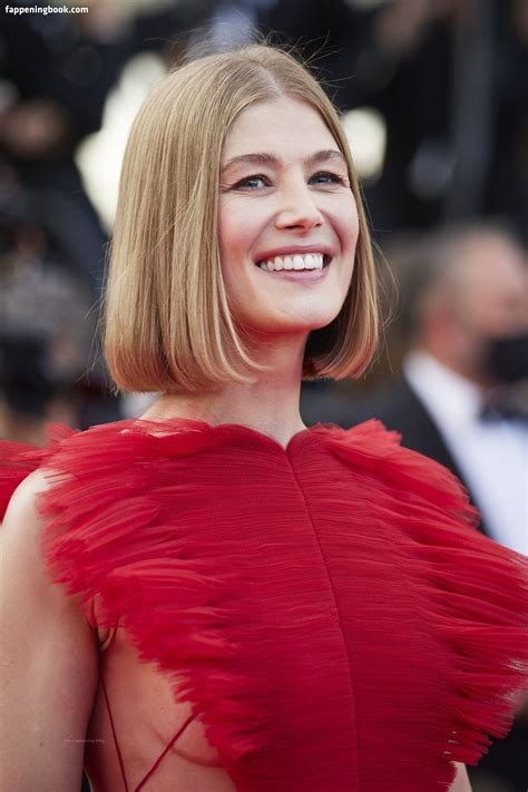 Rosamund Pike Nude OnlyFans Leaks Fappening Page FappeningBook