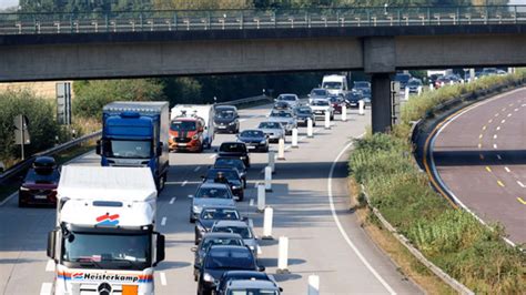 A1 Tödlicher Unfall in NRW lange Sperrung und Stau bei Remscheid