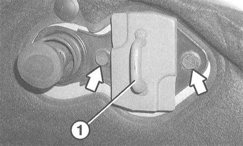 Снятие и установка замка капота Mercedes-Benz W203