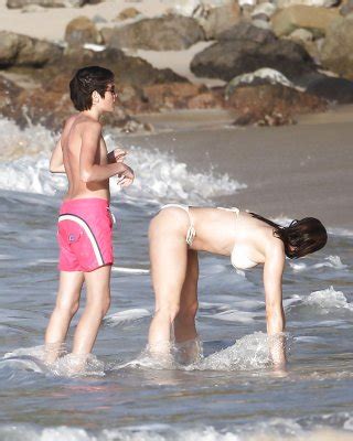Stephanie Seymour Bikini Candids At The Beach Porn Pictures XXX Photos