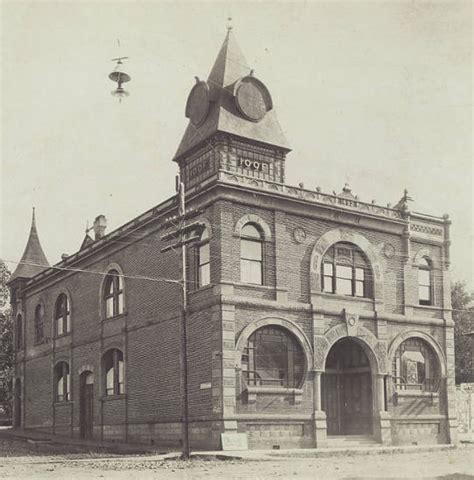 1920s man and the opera house » Roseburg, Oregon audio guide app » VoiceMap