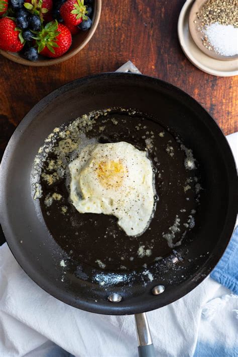 How To Fry An Egg From Runny Yolks To Over Hard