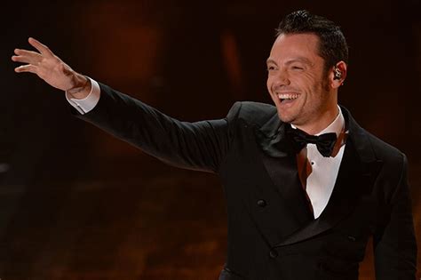 Tiziano Ferro è sempre più il re delle vendite ecco il quinto platino