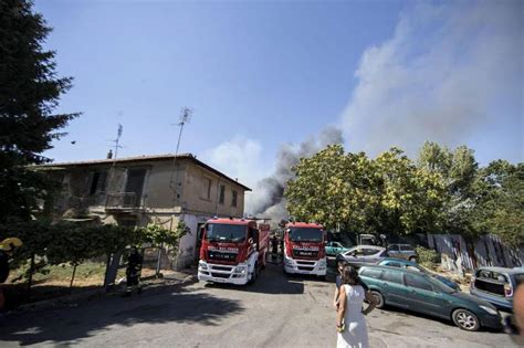 Scoppiato Un Incendio In Un Concessionario Di Nettuno Roma Cronacalive