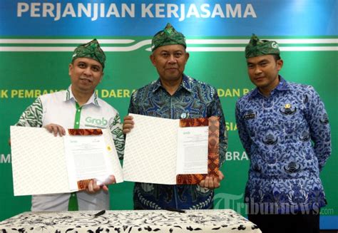 Grab Indonesia Tandatangani Kerjasama Dengan Bank Bjb Foto