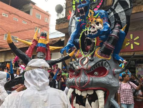 Madamas Y Comparsas En Los Carnavales De El Callao