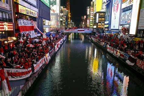 Na V Spera Da Estreia Torcedores Do River Fazem Bandeira O Em Osaka