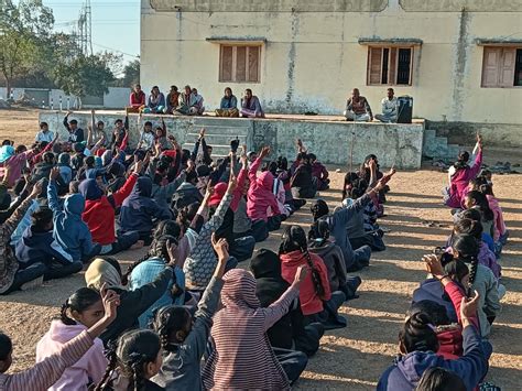 स्वास्थ्य एवं जागरूकता के तहत स्कूली बच्चों को मार्गदर्शन दिया गया