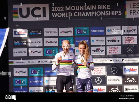 SCHURTER Nino Et FERRAND PREVOT Pauline Vainqueur Lors Du Podium UCI