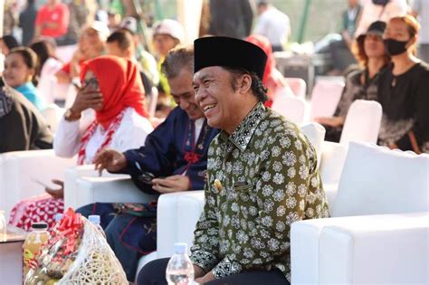 Detak Banten Pj Gubernur Banten Al Muktabar Lepas Parade Budaya Kota