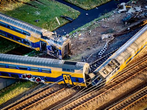 Tren deraiat în Olanda cel puțin un mort și 30 de răniți A lovit un