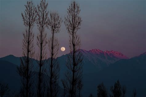 Moon over Mountains at Dusk · Free Stock Photo