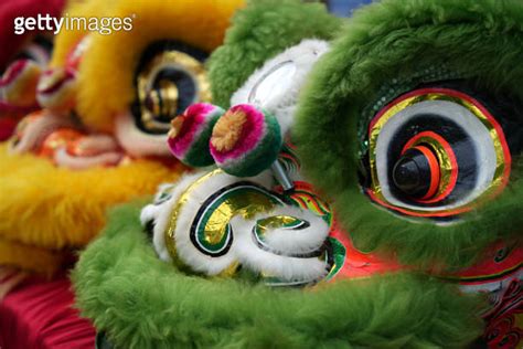 Close Up Chinese Lions As Used In Lion Dances For Ceremonies 이미지