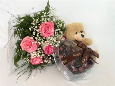 Natureza Floricultura Buquê 6 Rosas cor de Rosa Chocolate e Pelúcia