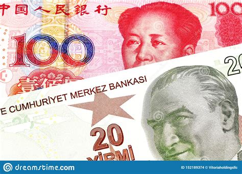 Un Billete De Banco De La Lira Turca Veinte Con Cientos Cuentas Chinas