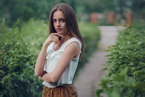 Wallpaper Model Portrait Looking At Viewer Brunette Depth Of